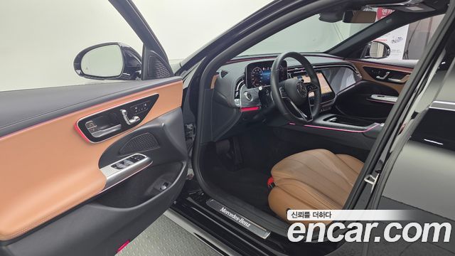 Mercedes-Benz E-Class 2025 — photo 13