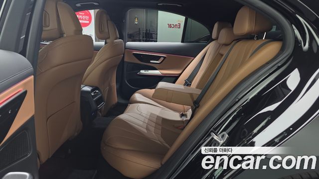 Mercedes-Benz E-Class 2025 — photo 18