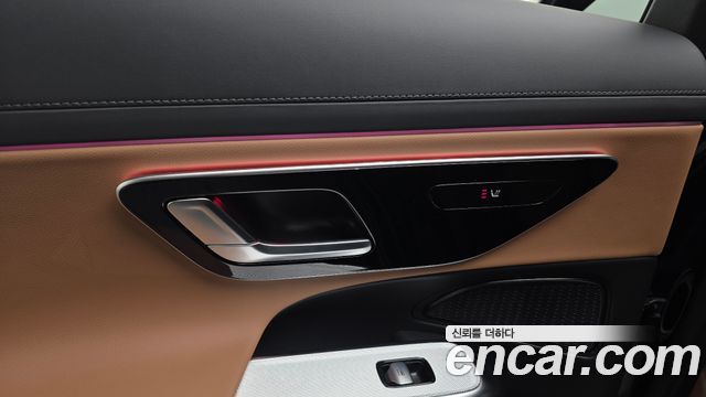 Mercedes-Benz E-Class 2025 — photo 24