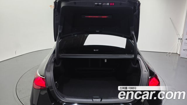 Mercedes-Benz E-Class 2025 — photo 26