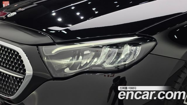 Mercedes-Benz E-Class 2025 — photo 8
