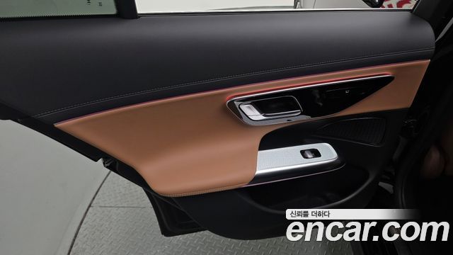 Mercedes-Benz E-Class 2025 — photo 15