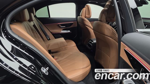 Mercedes-Benz E-Class 2025 — photo 16