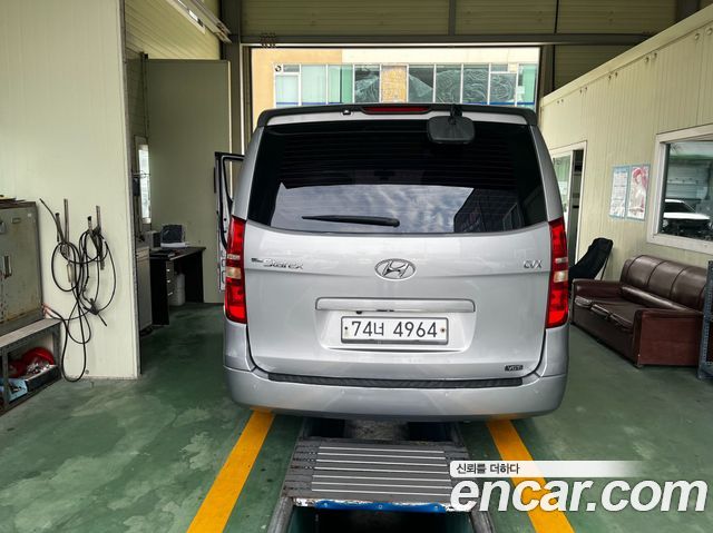 Hyundai Starex 2012 — photo 2