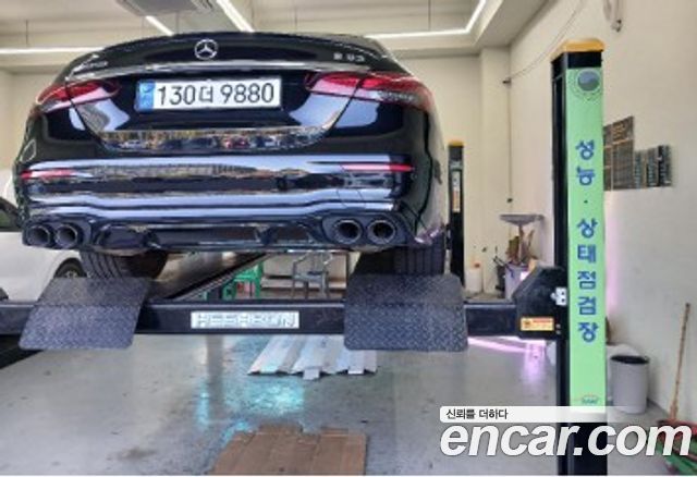 Mercedes-Benz E-Class 2023 — photo 2