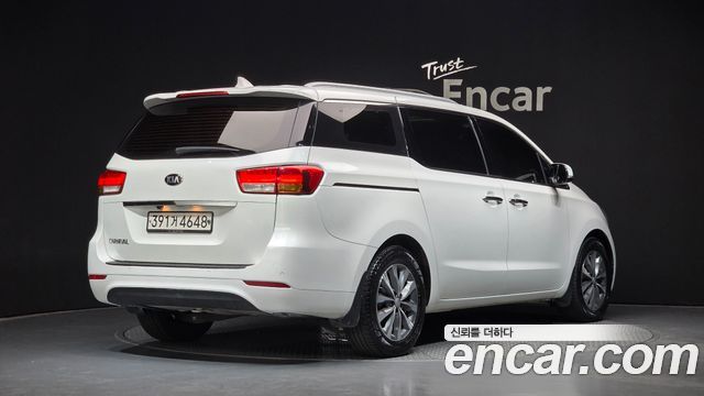 Kia Canival 2016 — photo 2