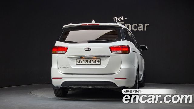 Kia Canival 2016 — photo 4