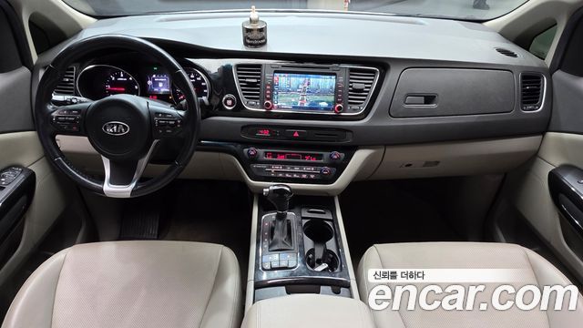 Kia Canival 2016 — photo 10