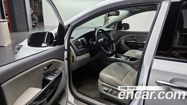 Kia Canival 2016 — photo 13
