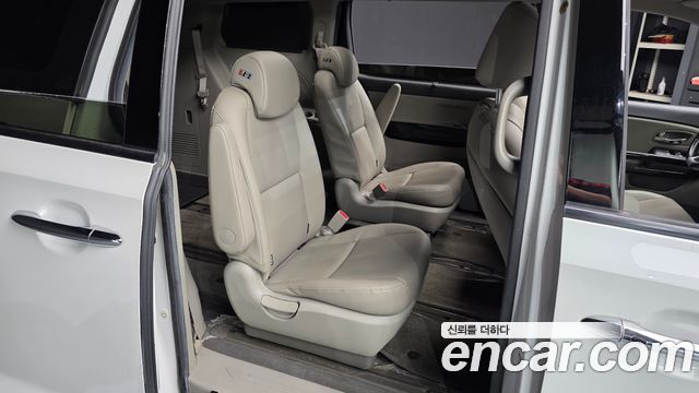 Kia Canival 2016 — photo 17