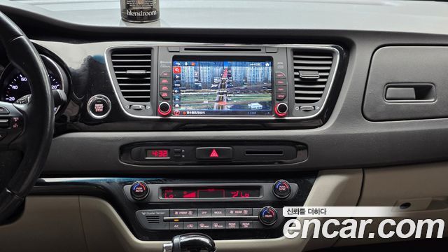 Kia Canival 2016 — photo 19