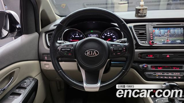 Kia Canival 2016 — photo 21