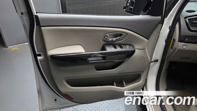 Kia Canival 2016 — photo 14