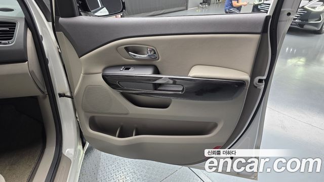 Kia Canival 2016 — photo 15