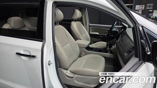 Kia Canival 2016 — photo 16