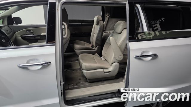 Kia Canival 2016 — photo 29