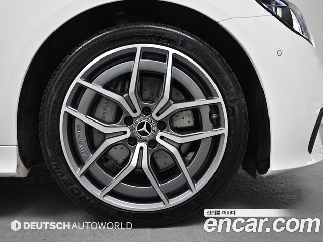 Mercedes-Benz E-Class 2022 — photo 5