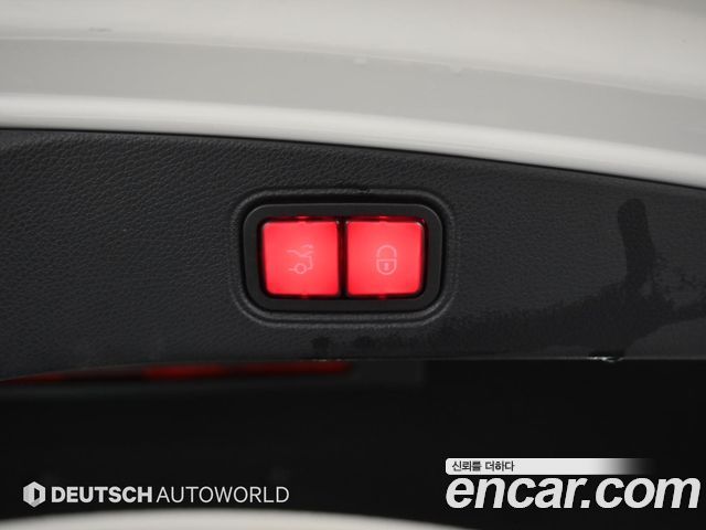Mercedes-Benz E-Class 2022 — photo 20