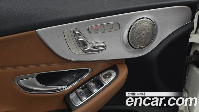 Mercedes-Benz C-Class 2017 — photo 19