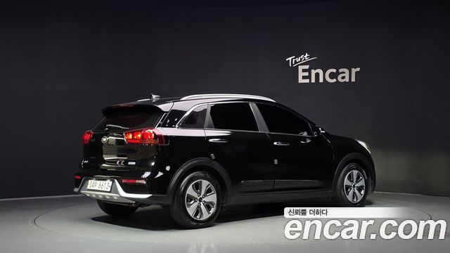 Kia Niro 2018 — photo 2