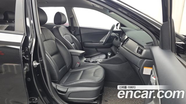 Kia Niro 2018 — photo 11