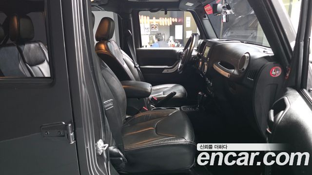 Jeep Wrangler 2017 — photo 17