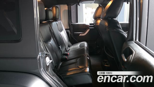 Jeep Wrangler 2017 — photo 18