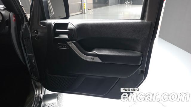 Jeep Wrangler 2017 — photo 14