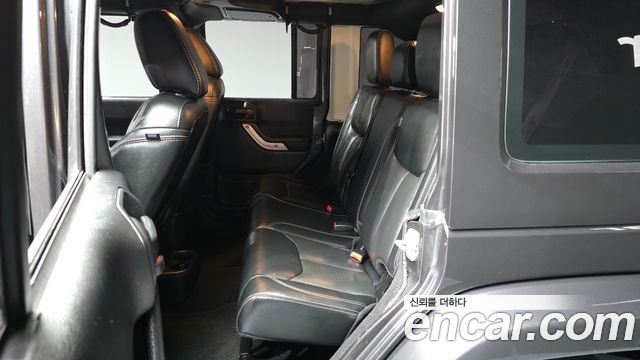 Jeep Wrangler 2017 — photo 16