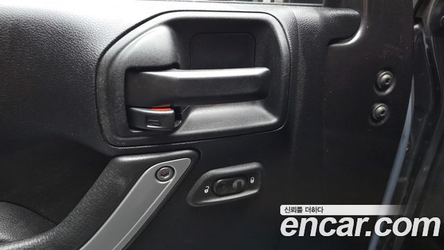 Jeep Wrangler 2017 — photo 30