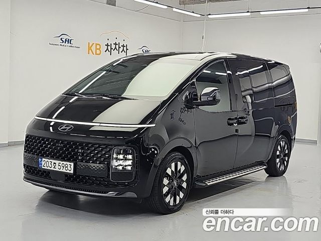 Hyundai Staria 2025 — photo 1