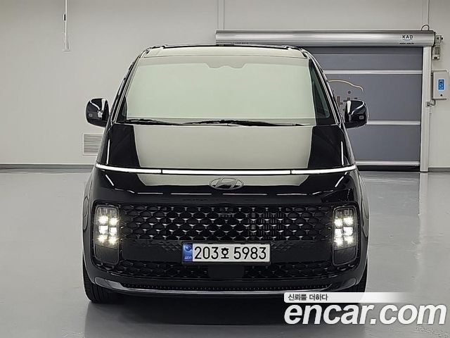 Hyundai Staria 2025 — photo 2