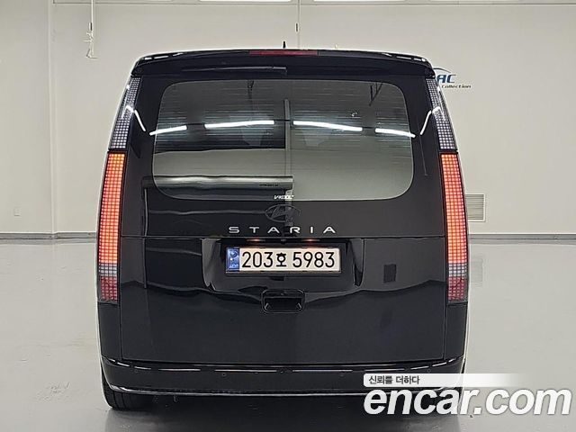 Hyundai Staria 2025 — photo 3
