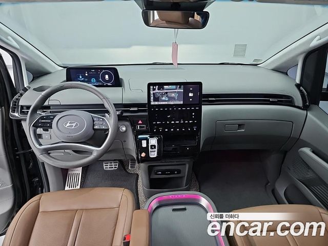 Hyundai Staria 2025 — photo 7