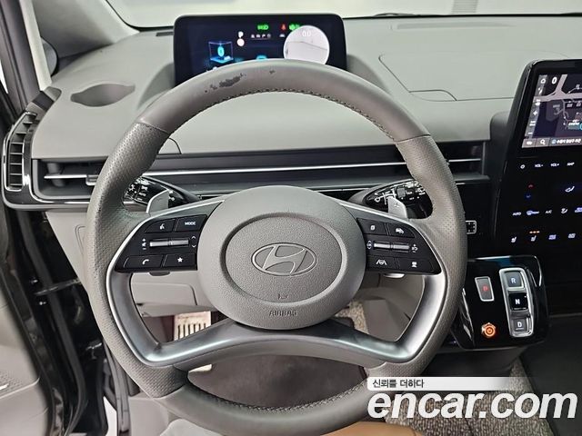Hyundai Staria 2025 — photo 9