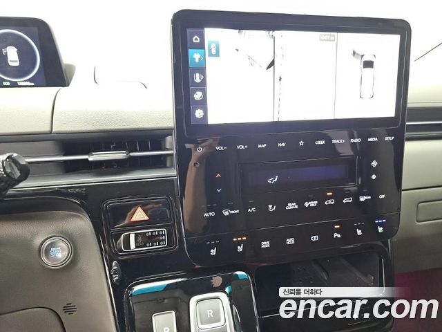 Hyundai Staria 2025 — photo 10