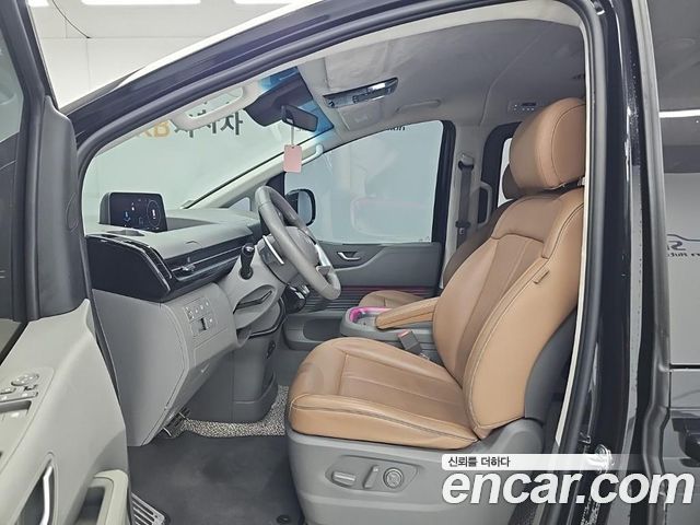 Hyundai Staria 2025 — photo 11