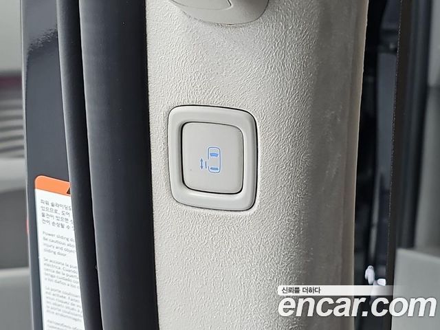 Hyundai Staria 2025 — photo 14