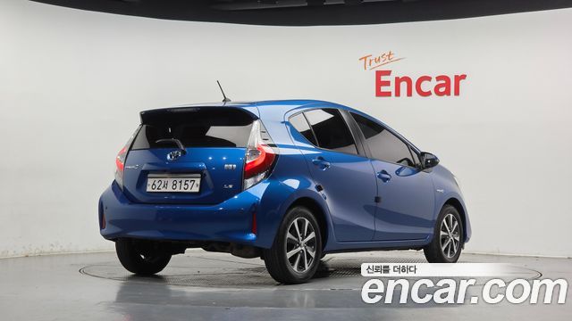 Toyota Prius 2019 — photo 2