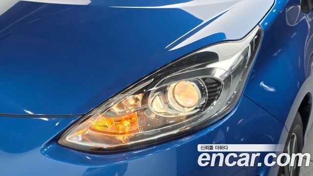 Toyota Prius 2019 — photo 8