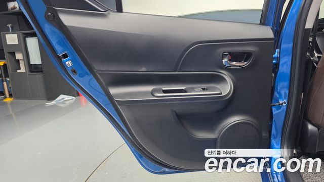 Toyota Prius 2019 — photo 15