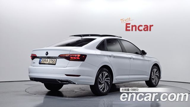 Volkswagen Jetta 2021 — photo 2
