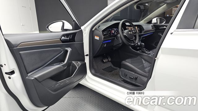 Volkswagen Jetta 2021 — photo 13