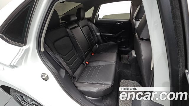 Volkswagen Jetta 2021 — photo 17