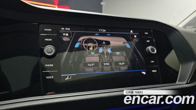 Volkswagen Jetta 2021 — photo 24