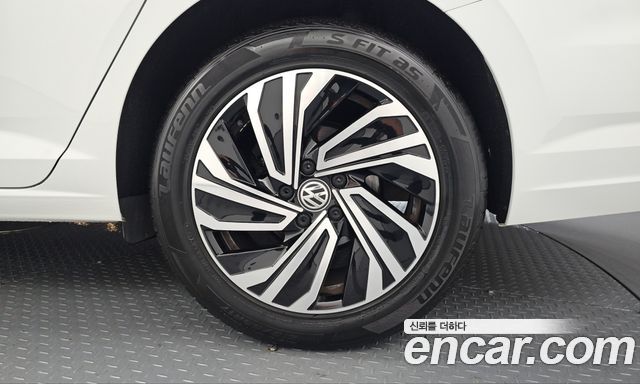 Volkswagen Jetta 2021 — photo 7