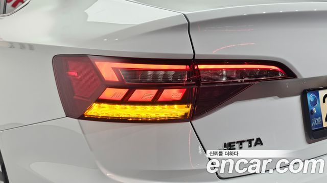 Volkswagen Jetta 2021 — photo 9