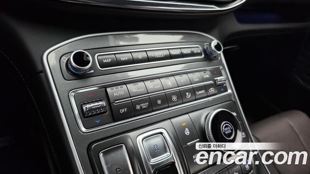 Hyundai Santafe 2023 — photo 17