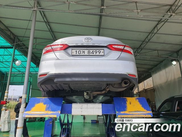 Toyota Camry 2018 — photo 2