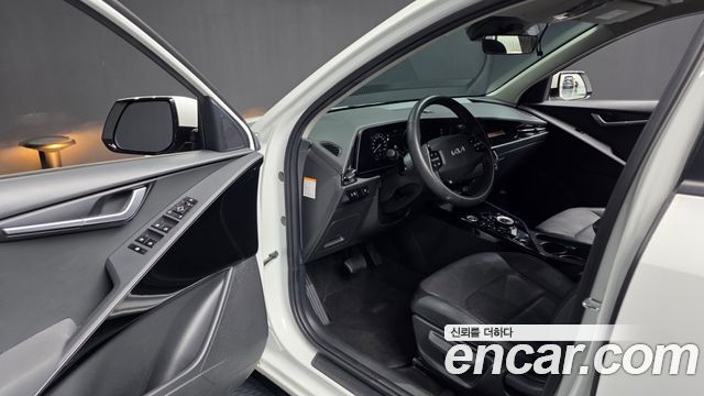 Kia Niro 2023 — photo 13